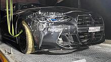 Auf der Hauptstraße zwischen Frick und Eiken ist ein 20-Jähriger mit seinem Sportwagen gegen die Betonwand einer Bahnunterführung ...