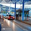 Bundespolizisten kontrollieren Fahrzeuge am Grenzübergang Bietingen/Thayngen.