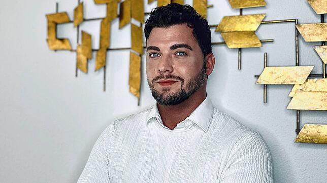 Jayden Stefan Grey hat kurz vor der Sitzung des Gemeindewahlausschusses noch seine Bewerbung für die Bürgermeisterwahl eingereicht.