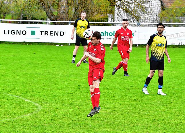 Bild 11: SV Nöggenschwiel besiegt den FC Dachsberg mit 8:1 – und wir haben Fotos!