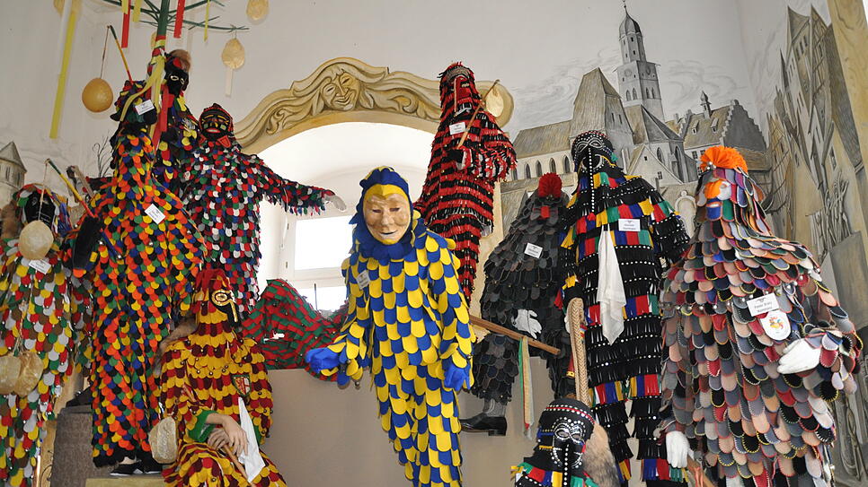 Ein Blick ins Fasnachtsmuseum Schloss Langenstein. Auf zahlreichen Figuren werden hier Häser der 120 Zünfte gezeigt, die in der ...
