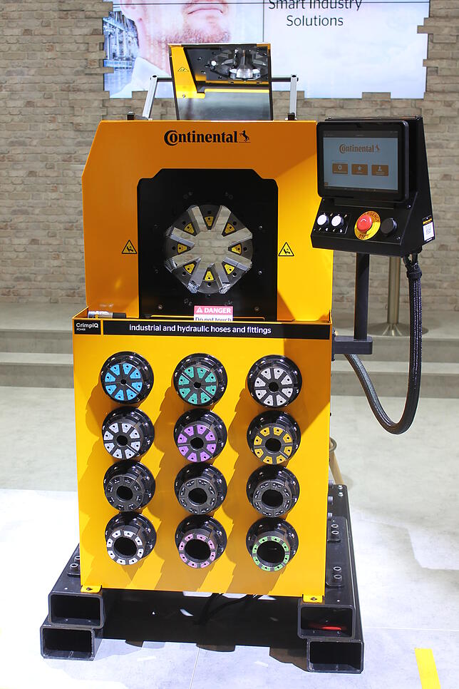 Ein sogenannter Crimper am Stand von Conti.