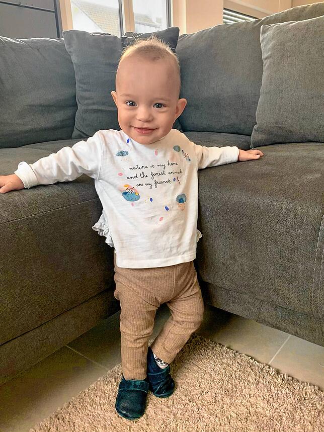 Matilda ist gerade ein Jahr geworden. Und weil ihr älterer Bruder oft im Stehen mit ihr spielt, will sie im Augenblick vor allem eins: ...