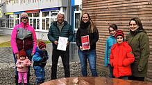 Sie machen sich stark für eine neue, erweiterte Ausgabe des Engener Fasnetheftle, das Kindern die Bräuche und Figuren aus der Hegaustadt ...