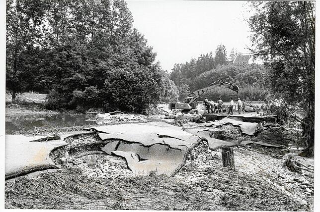 Ein Bild der Zerstörung bei der Zufahrt nach Bühl. (Archivbild 1975)