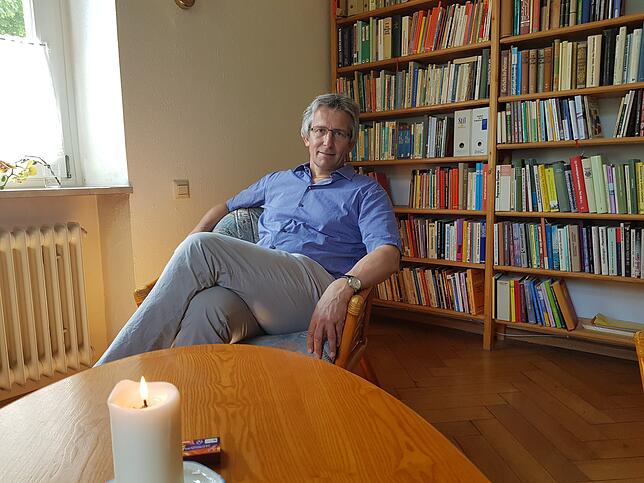 Der heutige Pfarrer der Staufener Kirchengemeinde, Theo Breisacher, spricht 2019 mit dem SÜDKURIER über den Vorfall.
