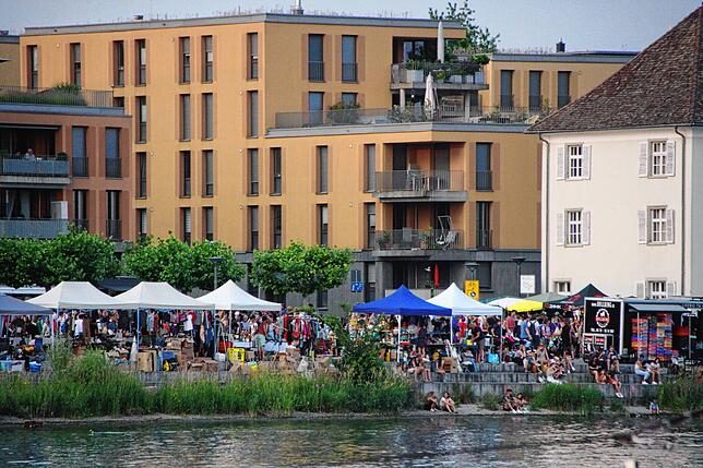 Bild 18: Run auf den großen Flohmarkt mit mehr als 1000 Ständen in Konstanz