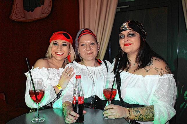 Bild 25: Feiern bis spät in die Nacht beim Hänseleball in Stockach