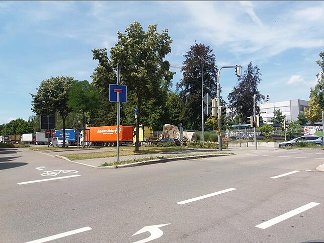 Bild 2: B&nbsp;31: Straßensperrung in Fischbach sorgt für Stau und Verwirrung