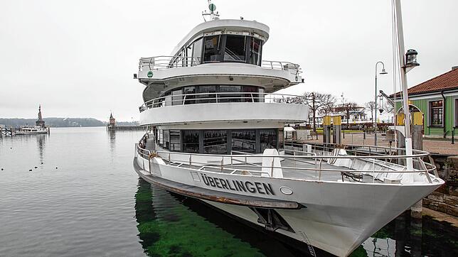 Ein Bild mit Symbolcharakter: Der Konstanzer Hafen mit der MS Überlingen vor Anker. Als sogenannter Sicherer Hafen sieht sich die Stadt ...