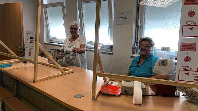 Monika Spiegelhalter (links) und Rosi Bukard sind Freundinnen, Mitbewohnerinnen und Kolleginen bei der Tafel in Villingen. Seit 14 ...