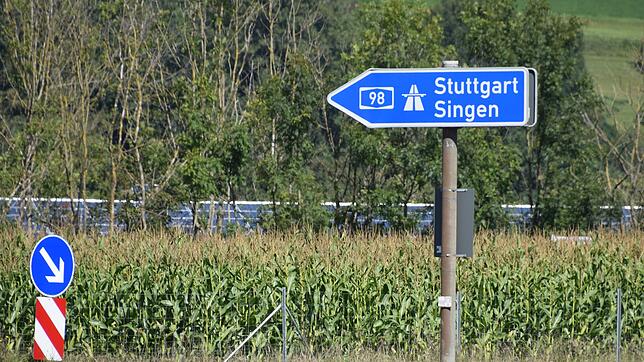 Die Auffahrt zur A98 Stockach-West in Richtung Singen. In dieser Fahrtrichtung gibt es bei der Talbrücke eine Teilsperrung wegen ...