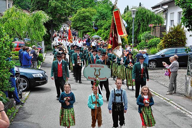 Bild 27: Der Pfingstmusikfest Jubiläumszug zum 100 Jährigen Bestehen in Leimbach – die schönsten Bilder
