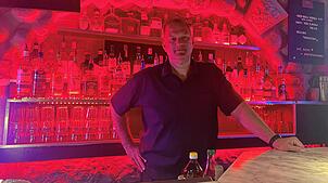 Sven Kleiner, der Backstage-Betriebsleiter, steht in der Konstanzer Bar. 2025 feiert der Betrieb sein Zehnjähriges. Ende August gibt es ...