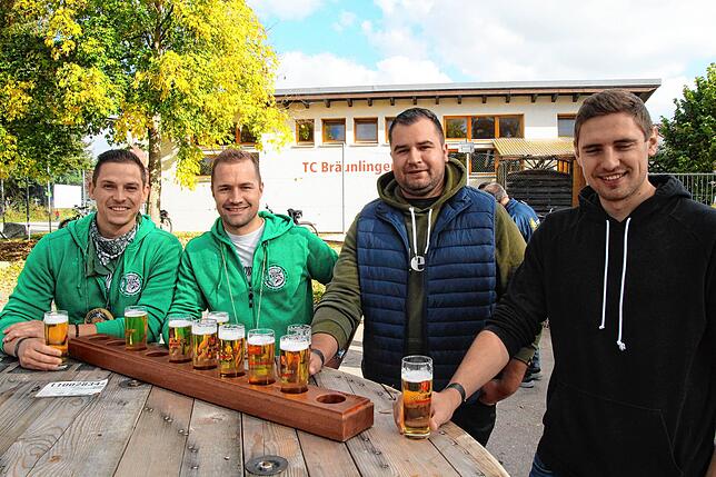 Bild 16: Wenn es in Bräunlingen keine Kilbig gibt: Der Herbsthock lockte auch viel junge Leute zum Stadion