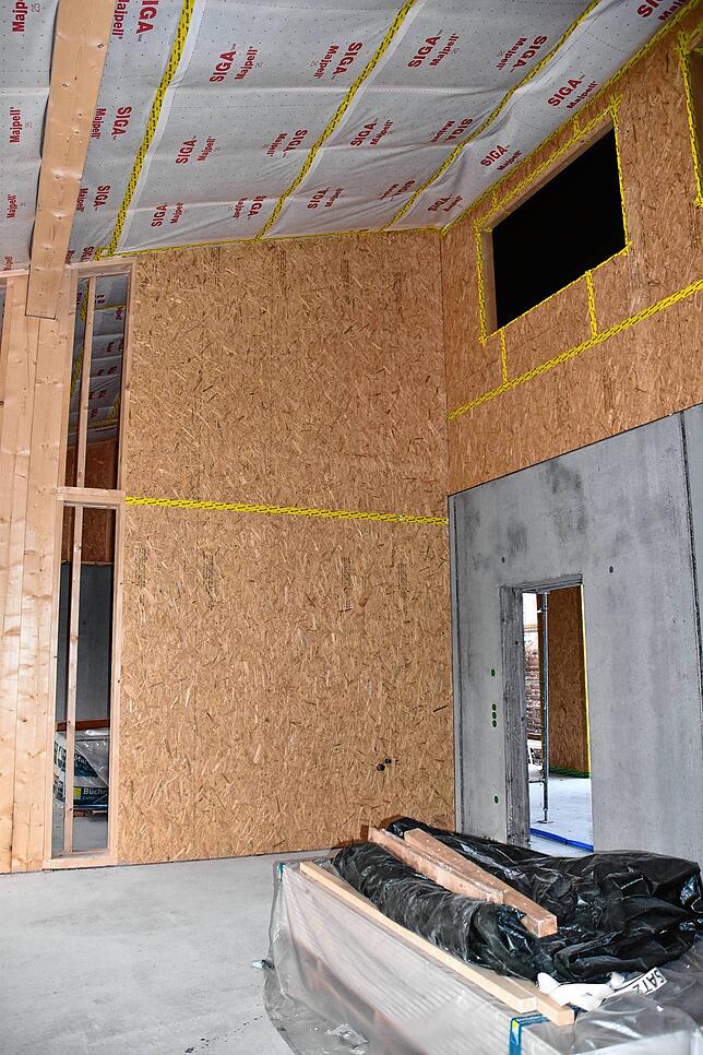 Noch ist viel Arbeit notwendig, bis Schüler in dem Erweiterungsbau lernen können. Das Obergeschoss des Neubaus ist in Holzbauweise erstellt.
