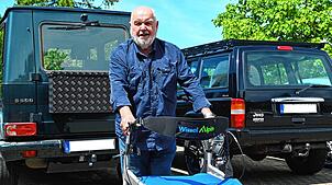 Gerhart Wissel nennt seine Gehhilfe mit elektronischer Unterstützung den „SUV unter den Rollatoren“. Somit fährt er nicht nur einen, er ...