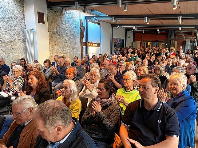 Bei der offiziellen Eröffnung der Sonderausstellung waren viele Gäste der Einladung ins Zunfthaus, wo es die Begrüßung und Einführung ...