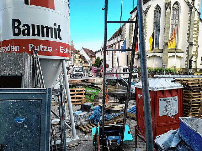 Noch ist der Außenbereich eine Baustelle. Bis zu 150 Plätze zur Außenbewirtung soll es auf der Terrasse geben.