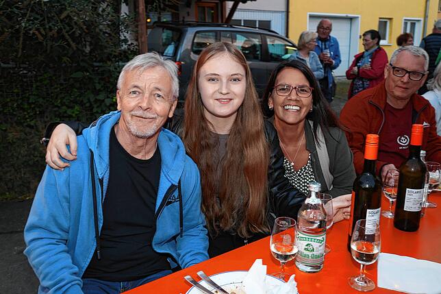 Bild 5: Dingelsdorf feiert sein Herbstfests 2025: So ausgelassen ist die Stimmung am Samstag