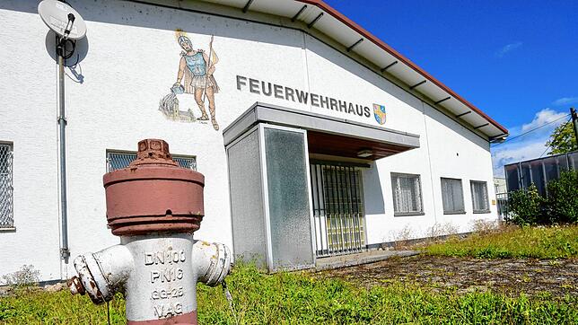 Die Feuerwehr Allensbach braucht einen neuen Kommandanten. Der ehemalige Truppführer Hans-Christoph Köhne schießt derweil scharf gegen ...