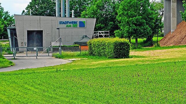 Auf dieser derzeit landwirtschaftlich genutzten Fläche östlich des Heizwerks will das Stadtwerk eine große Solarthermieanlage errichten.