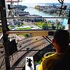 Die Fahrerkabine des Krans auf der Asisi-Baustelle befindet sich 70 Meter in der Luft. Von hier lässt sich fast ganz Konstanz überblicken.