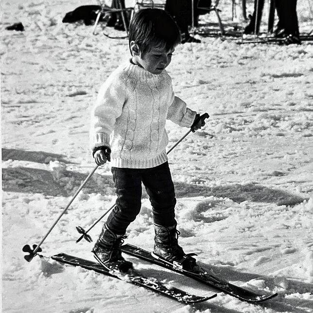 Claudia Völlnagel lernt Skifahren in den 70er-Jahren.