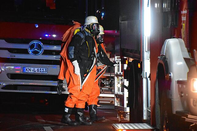 Bild 10: Gefahrgut-Unfall in Zizenhausen: Bilder vom kräftezehrenden Feuerwehreinsatz