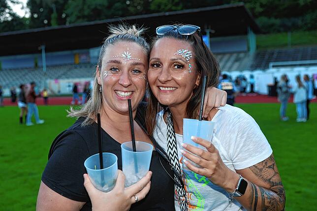 Bild 33: Konstanz: Wummernde Bässe, lässige Outfits und eine gute Zeit: Festival startet im Bodensee-Stadion