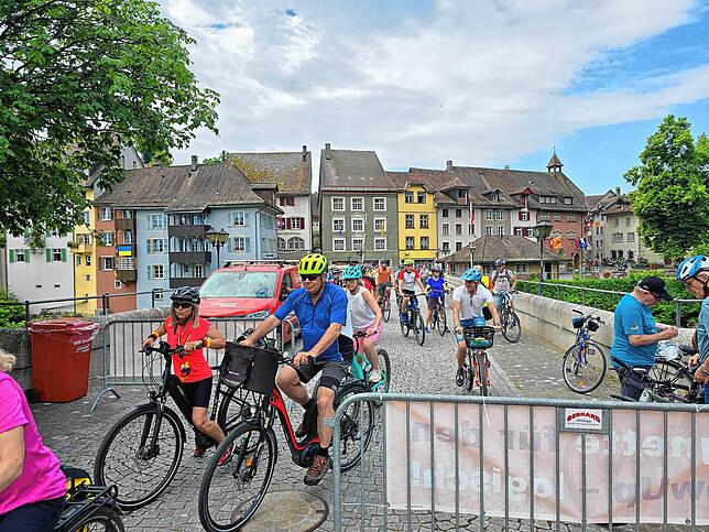 Nachdem es auf der Schweizer Seite bergab geht, folgt im Deutschen ein ordentlicher Anstieg durch die Altstadt und über den ...