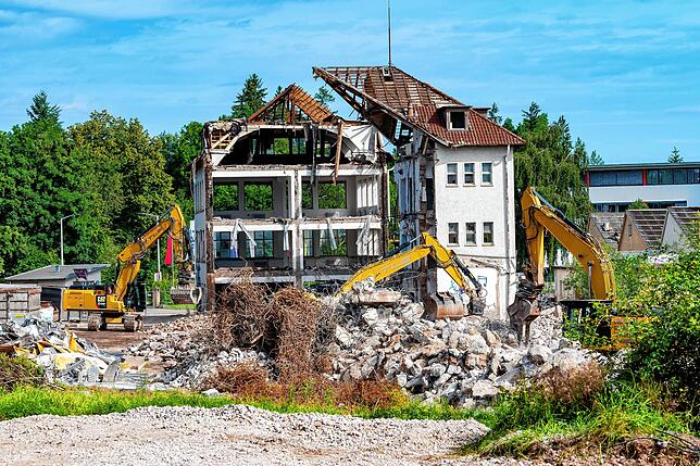 Der Abriss auf dem Saba-Areal bietet neue Einsichten und Durchblicke. Kaum vorstellbar: Hier standen in der Vor- und Nachkriegszeit ...