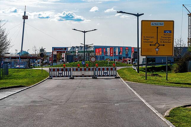 Auf der Straße &bdquo;Auf Herdenen&ldquo; kann man noch alle dort ansässigen Industriebetriebe problemlos anfahren. Nur die Zufahrt zum ...