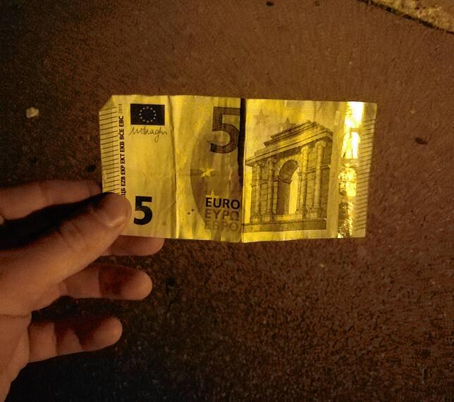 Der Rest unseres Chilbi-Budgets: 5 Euro bleiben am Ende übrig, nach Essen, Trinken und vielen vergnüglichen Fahrten.