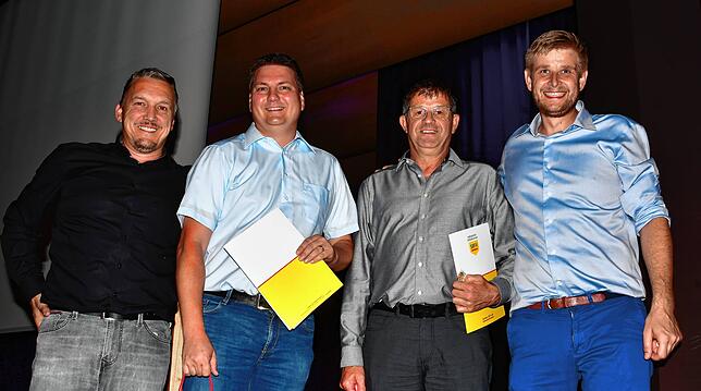 Bild 3: Schiedsrichter im Fußballbezirk Hochrhein feiern ihren 100. Geburtstag