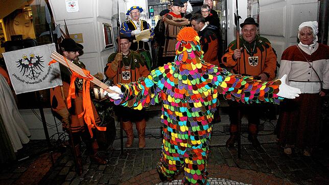 (Archivbild) &bdquo;Ho Narro&ldquo; erschallt der Narrenruf am Samstag, 11.11., wieder in Konstanz. Die ersten Narrengestalten &ndash; ...