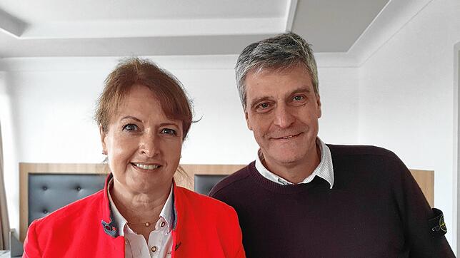 Micaëla van Bracht und Michael Röther halten das Verkehrskonzept, das eine Mehrbelastung für den Westen der Stadt bringt, „für gänzlich ...