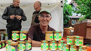 Das Rennen gegen die Zeit ist nach 15 Monaten endlich gewonnen: August Weh, Vorsitzender des Imkervereins Baar-West (hier an einem ...