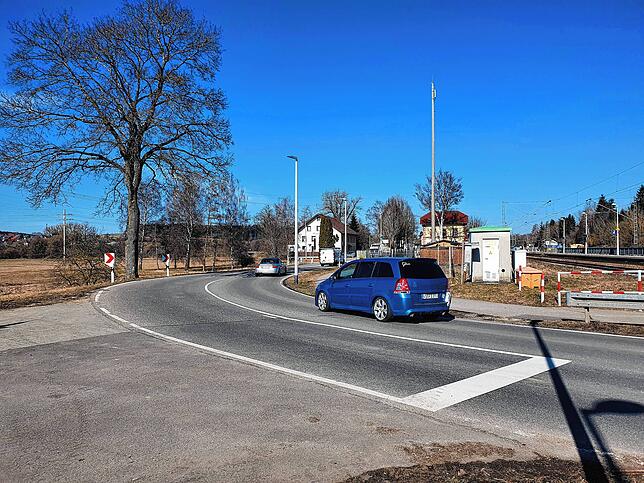Tempo 30 am Marbacher Wiesengrund? Die S-Kurve ist unübersichtlich und es kreuzt hier auch ein viel befahrener Radweg.