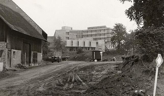 Baubeginn für das Landratsamt in Stockach war im Februar 1968. Stockach war damals Kreisstadt. Heute ist das Gebäude das Rathaus.