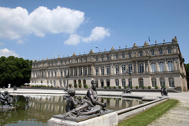Schloss Herrenchiemsee wurde unter Ludwig II. zwischen 1878 und 1886 erbaut. Die Arbeiteten endeten mit seinem Tod, das Schloss wurde ...