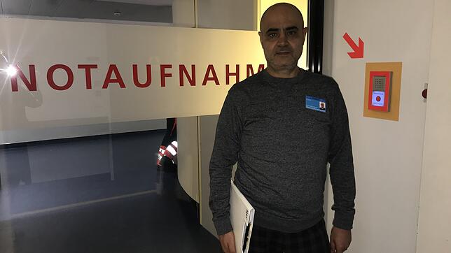 Am Klinikum Hochrhein gibt es vor dem Eingang zur Notaufnahme eine Gegensprecheinrichtung und eine Glastür. Beides sind Schutzmaßnahme ...