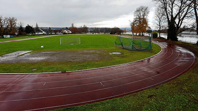 Der Zustand des Sportplatzes am Schänzle ist miserabel. So kann die Anlage nicht für das Landesturnfest im Mai 2026 genutzt werden. Die ...