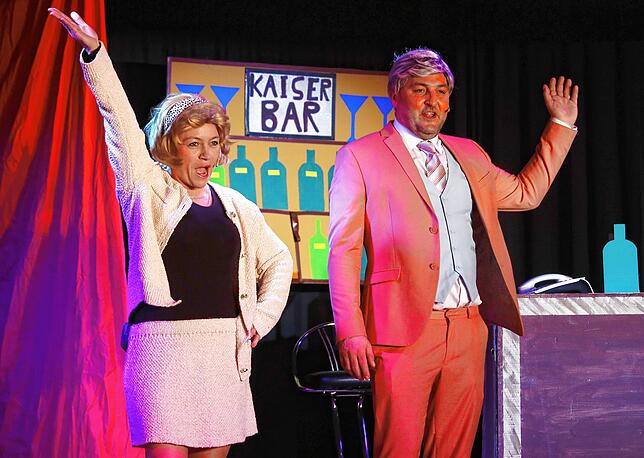 Es geht nicht nur um Könige, sondern auch um Kaiser – zumindest bei dem Sketch von und mit Fabienne Kunze und Marco Rinderspacher.