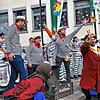 OB Simon Blümcke (Mitte) und die Bürgermeister Andreas Hein (links) und Fabian Müller müssen die Stadtkasse aufgeben. Für die Kinder ...