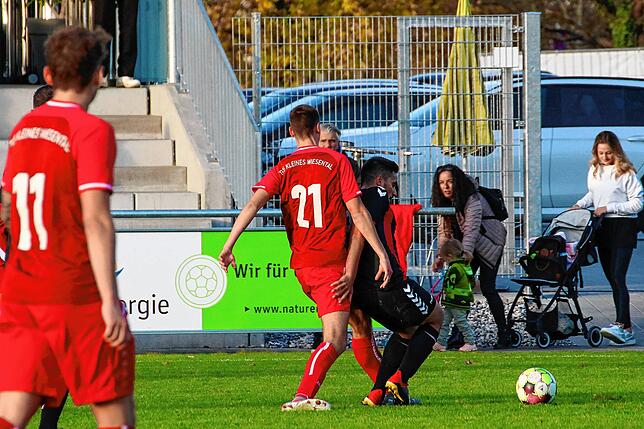 Bild 19: TuS Kleines Wiesental sichert sich ein 2:2 beim Tabellenführer FSV Rheinfelden II &ndash; wird haben die Bilder!