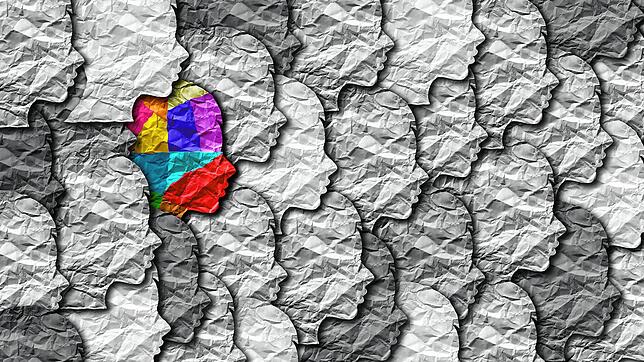 Menschen mit Asperger stechen aus der Menge heraus. Bild: freshidea