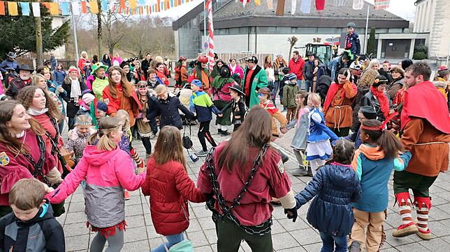 Ausgelassene Stimmung herrschte bei den Kindern, nachdem sie aus der Schule befreit waren und das Rathaus gestürmt wurde.