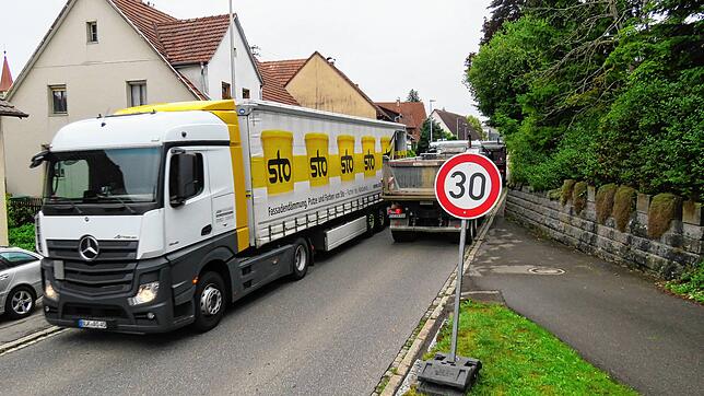 Die Ortsdurchfahrt von Aulfingen ist nun für eine befristete Zeit Tempo-30-Zone. Grund ist das starke Verkehrsaufkommen durch die ...