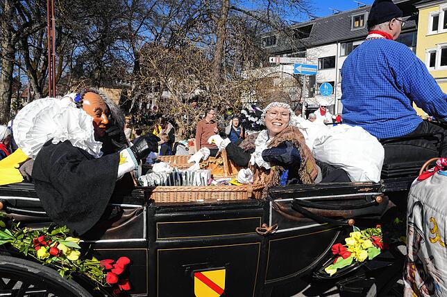 Bild 26: Villinger Fasnet-Umzug: Narren feiern bei strahlendem Sonnenschein – Die besten Bilder!